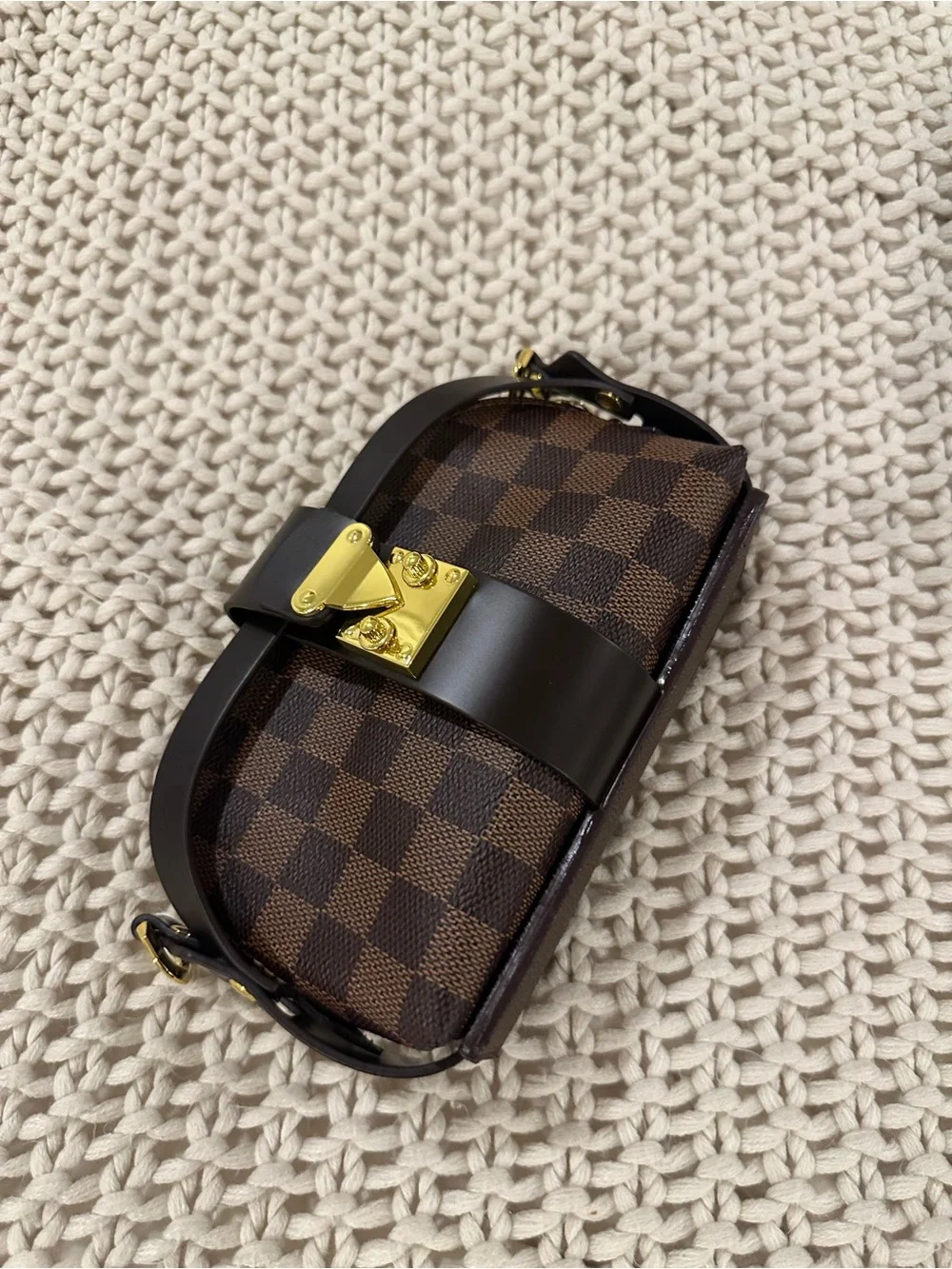 AiMeré Luxury Pouch Encasement Crossbody Converter *Encasement Only*